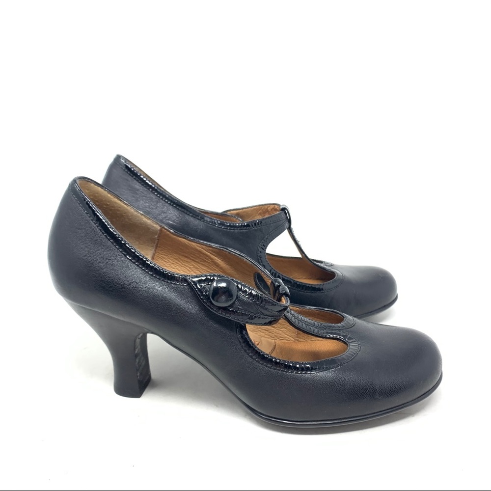 Sofft t strap leather cushion heels